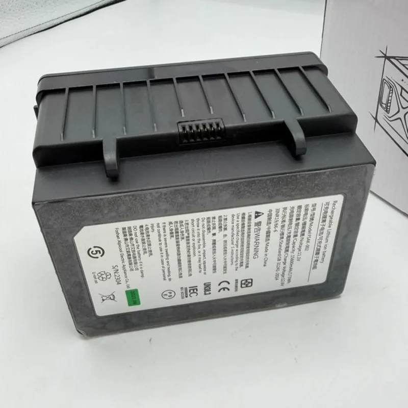 یخچال و فریزر مسافرتی 35 لیتری آلپیکول (Alpicool) مدل CX35 – چرخ‌دار با دسته کشویی همراه با باطری شارژی
